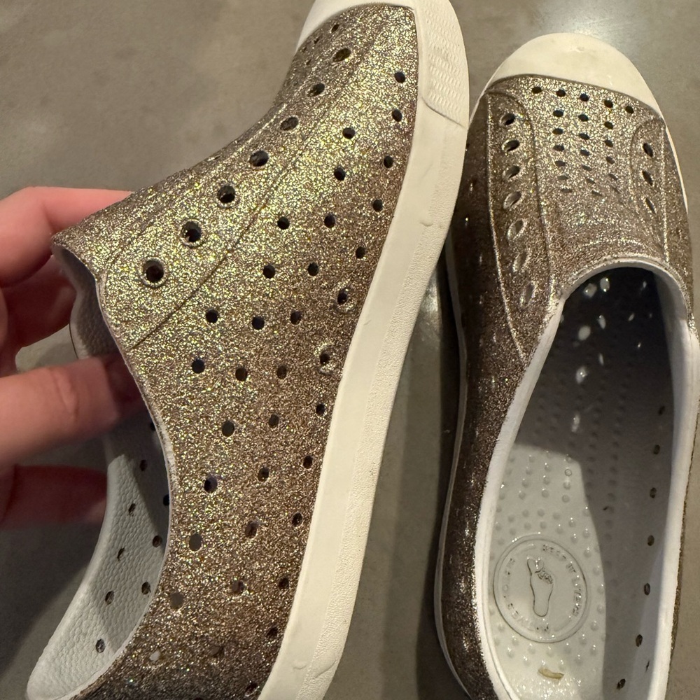 NATIVE Jefferson Bling Slip On l Glittery Silver Water EVA shoes J3 - Picture 7 of 9